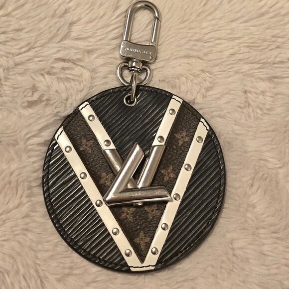 COPY - Louis Vuitton Twist Epi Monogram Keychain - Picture 1 of 2